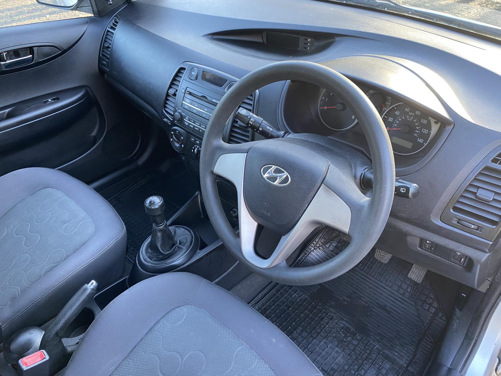 Hyundai i20 1.2 Classic Hatchback 5dr Petrol Manual Euro 4 (77 bhp)