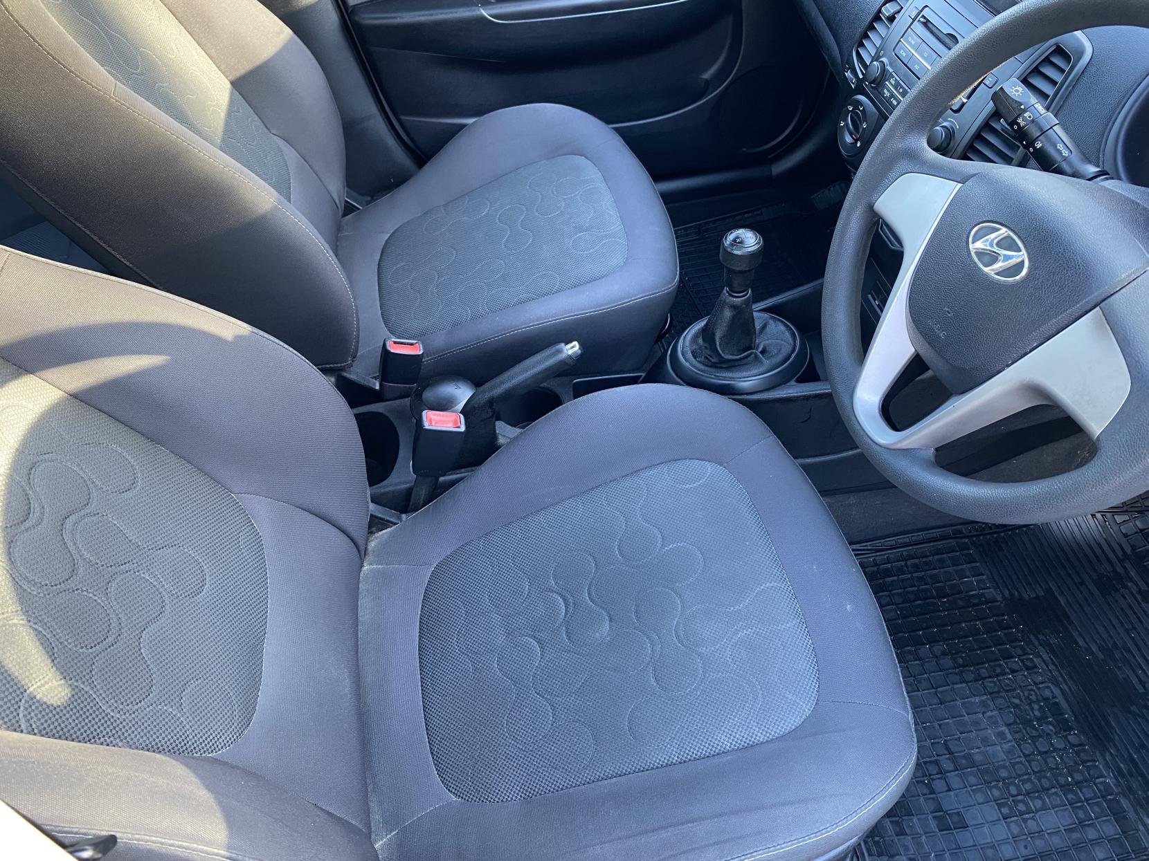 Hyundai i20 1.2 Classic Hatchback 5dr Petrol Manual Euro 4 (77 bhp)