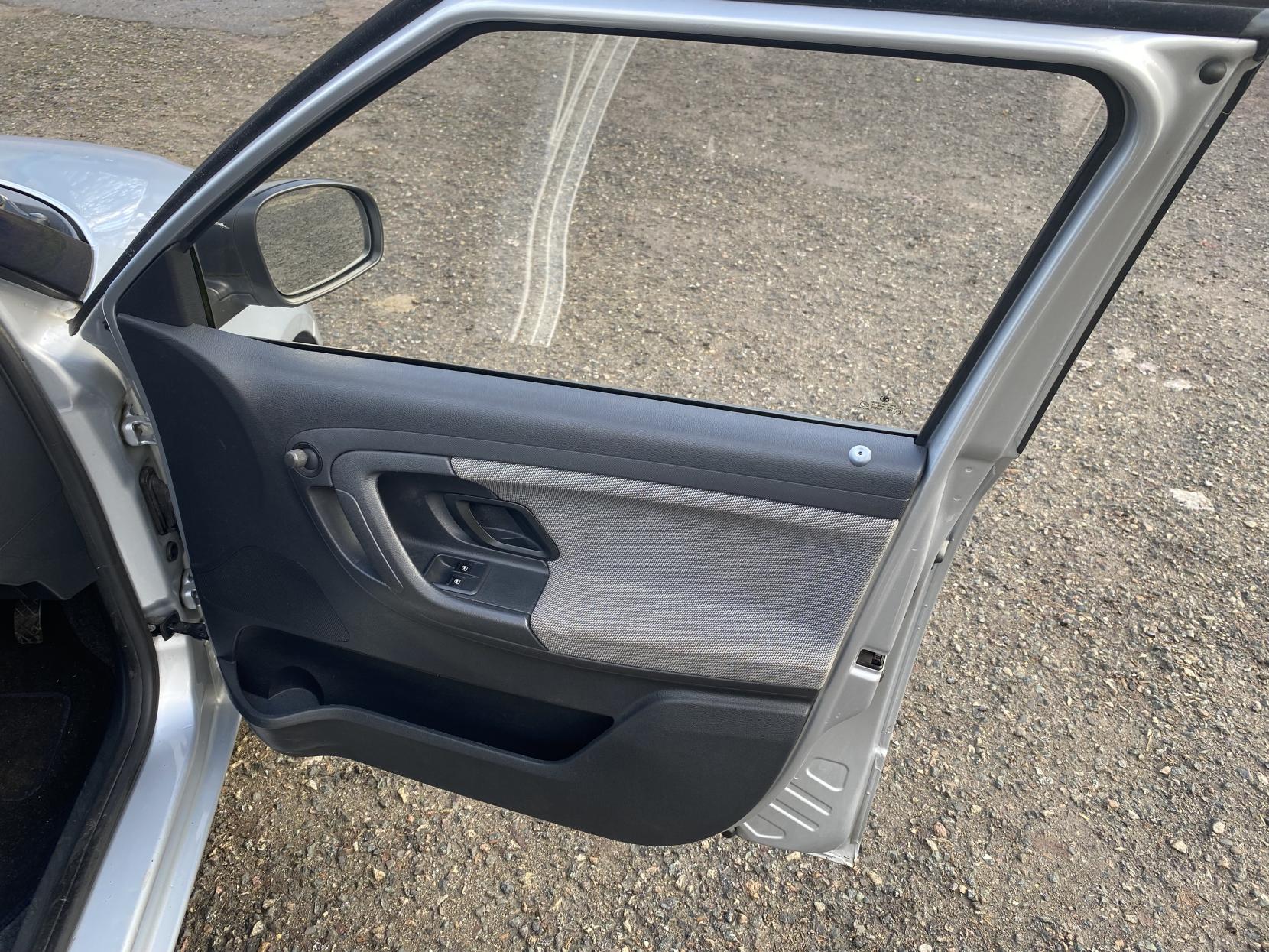 Skoda Fabia 1.2 S Hatchback 5dr Petrol Manual Euro 5 (60 ps)