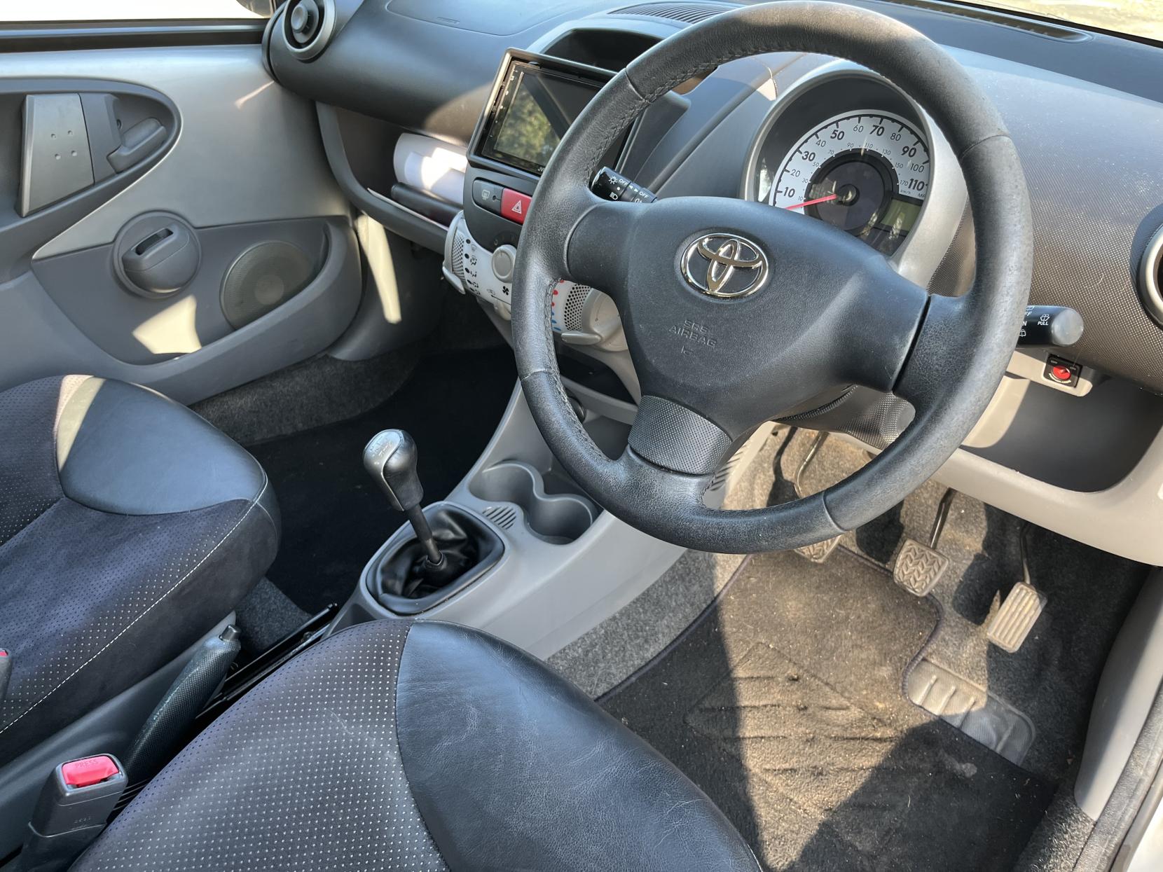 Toyota AYGO 1.0 VVT-i Ice Hatchback 3dr Petrol Manual Euro 5 (67 ps)