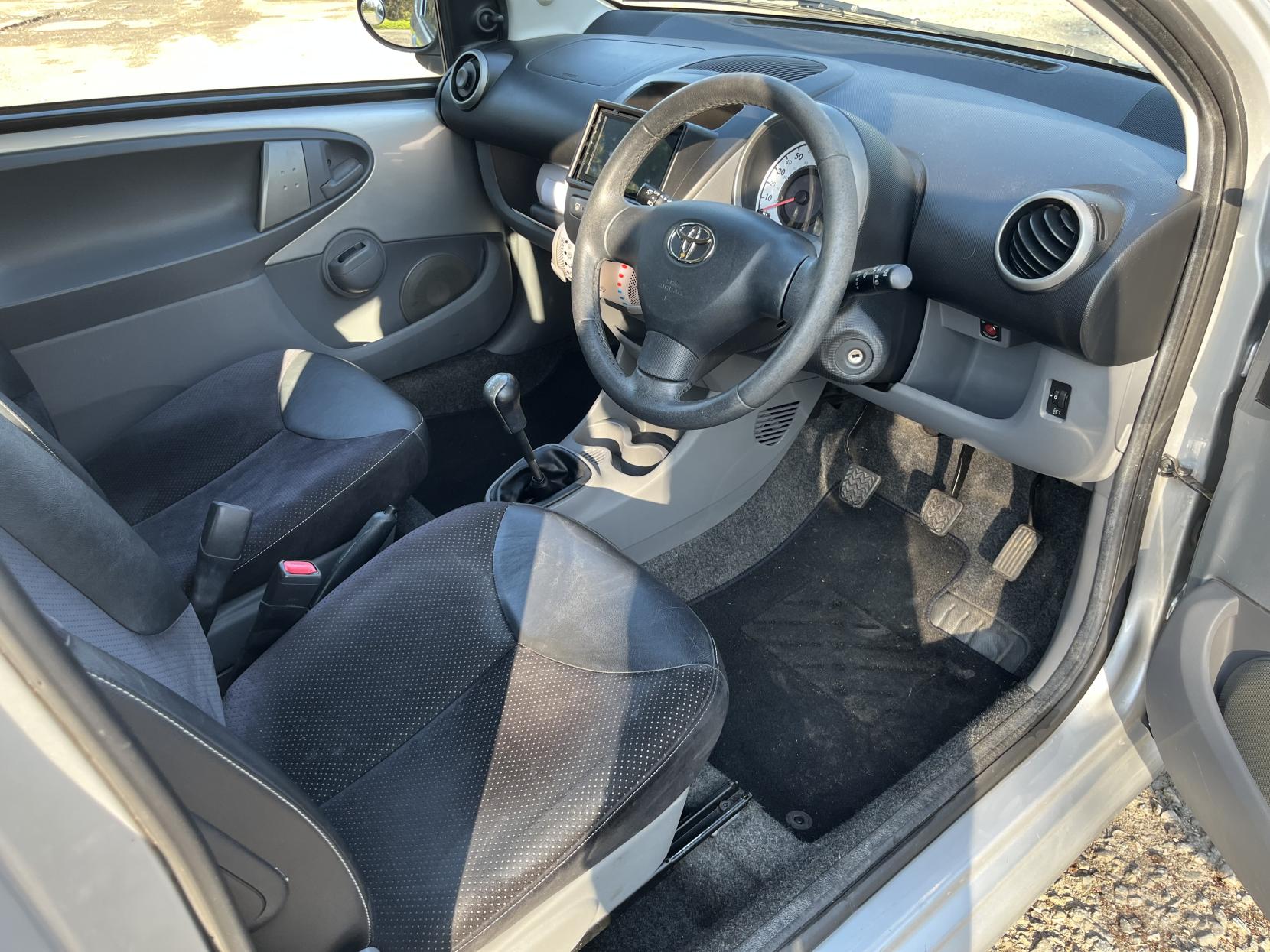 Toyota AYGO 1.0 VVT-i Ice Hatchback 3dr Petrol Manual Euro 5 (67 ps)