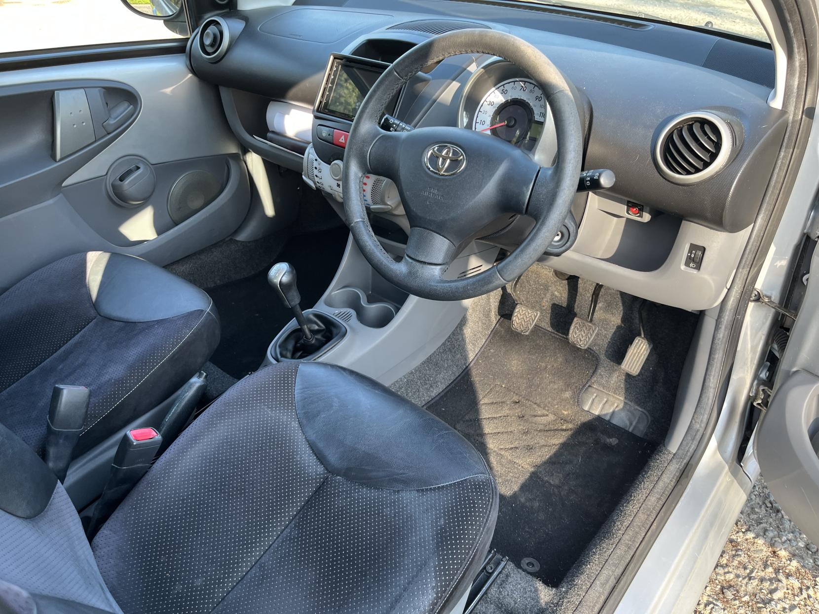 Toyota AYGO 1.0 VVT-i Ice Hatchback 3dr Petrol Manual Euro 5 (67 ps)