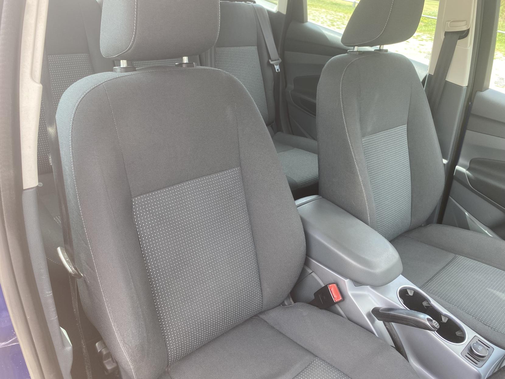 Ford C-Max 1.6 Zetec MPV 5dr Petrol Manual Euro 5 (105 ps)
