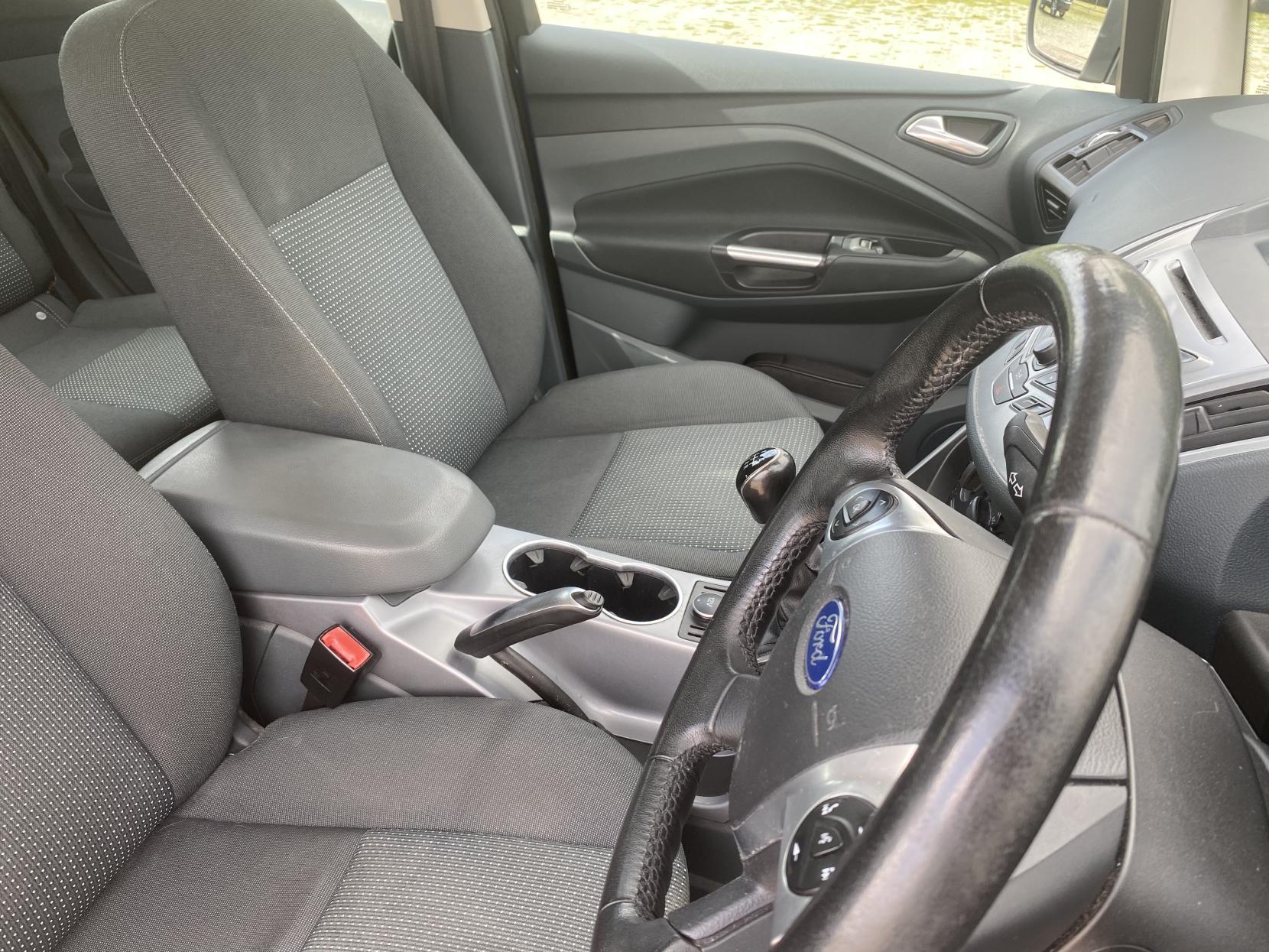 Ford C-Max 1.6 Zetec MPV 5dr Petrol Manual Euro 5 (105 ps)