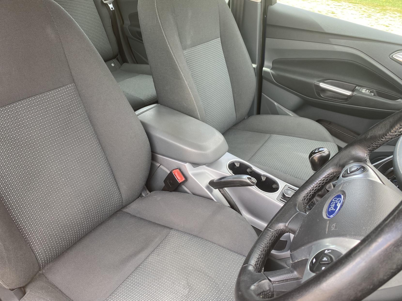 Ford C-Max 1.6 Zetec MPV 5dr Petrol Manual Euro 5 (105 ps)