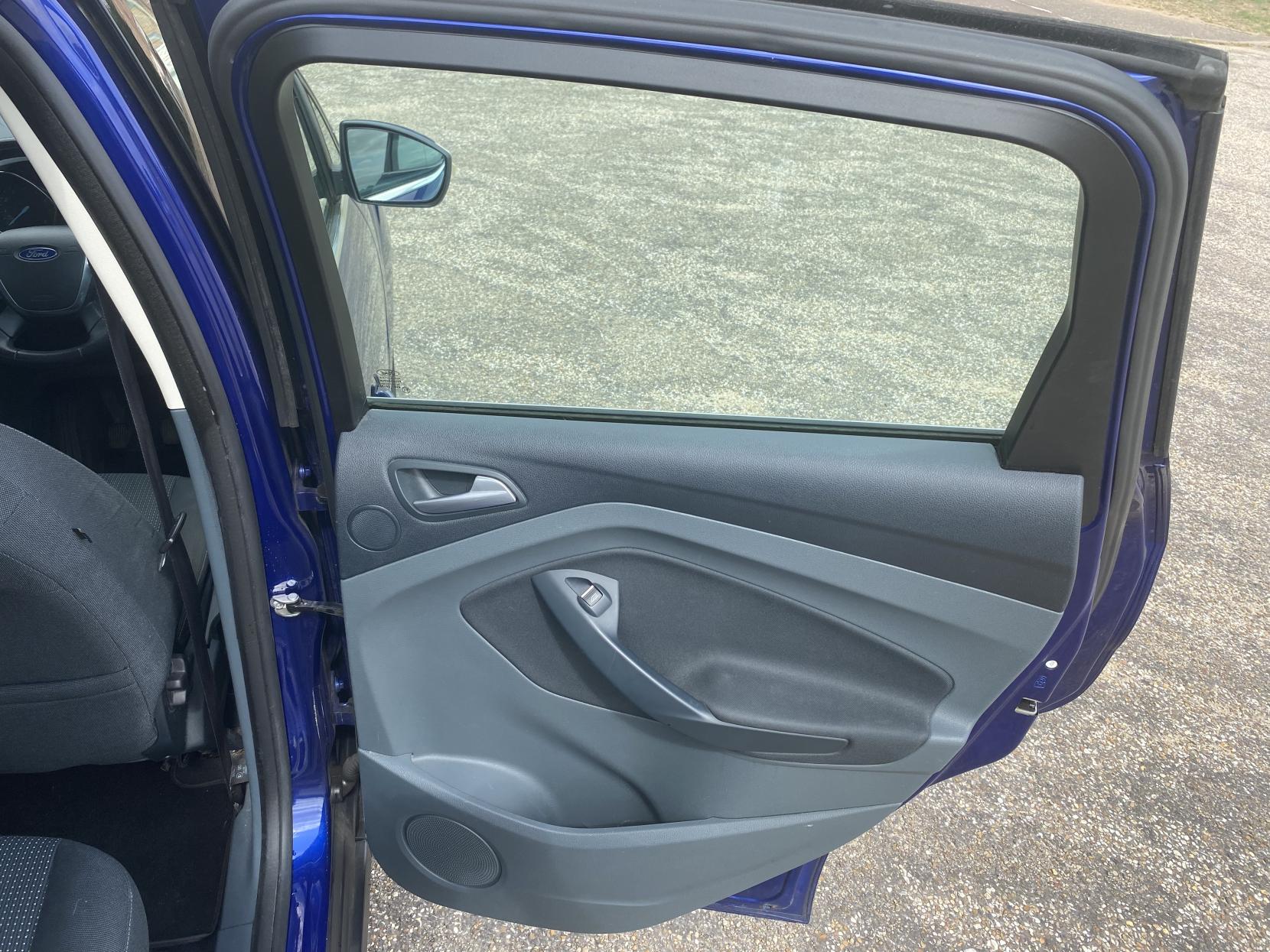 Ford C-Max 1.6 Zetec MPV 5dr Petrol Manual Euro 5 (105 ps)