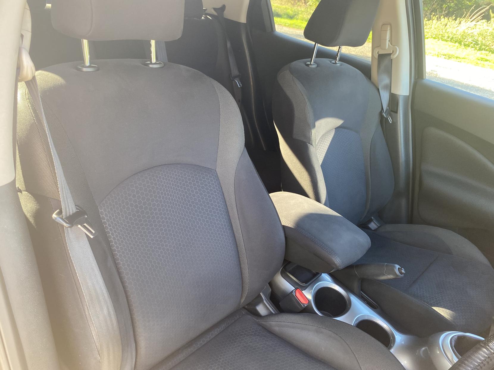 Nissan Juke 1.6 Acenta Premium SUV 5dr Petrol Manual Euro 5 (117 ps)