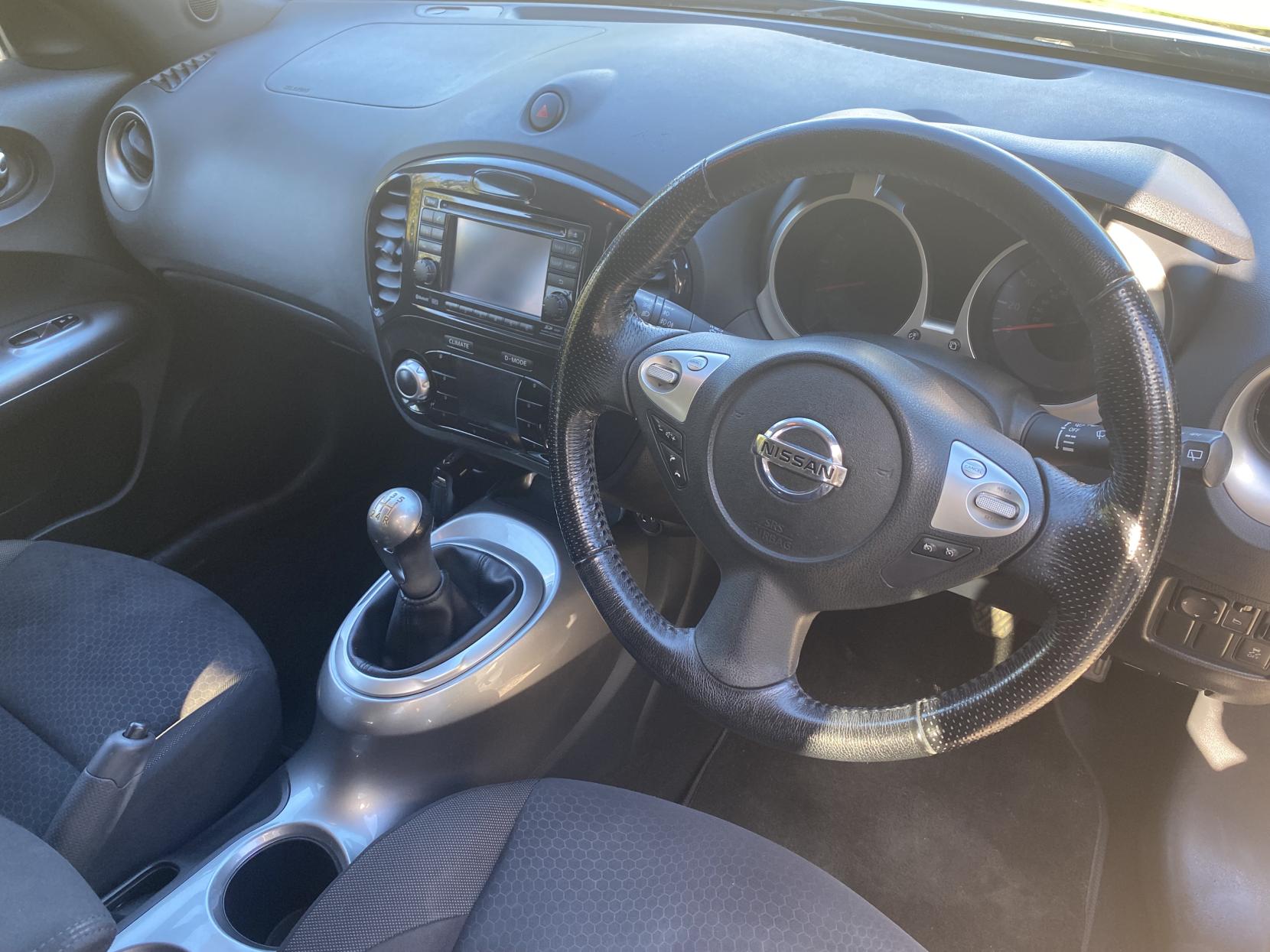 Nissan Juke 1.6 Acenta Premium SUV 5dr Petrol Manual Euro 5 (117 ps)
