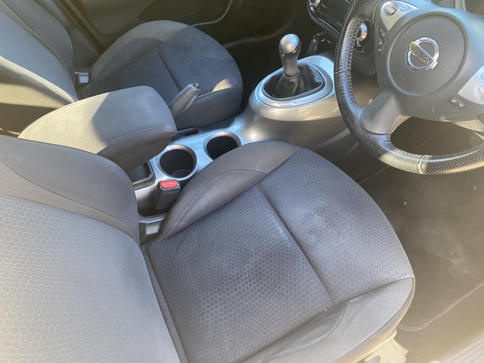 Nissan Juke 1.6 Acenta Premium SUV 5dr Petrol Manual Euro 5 (117 ps)