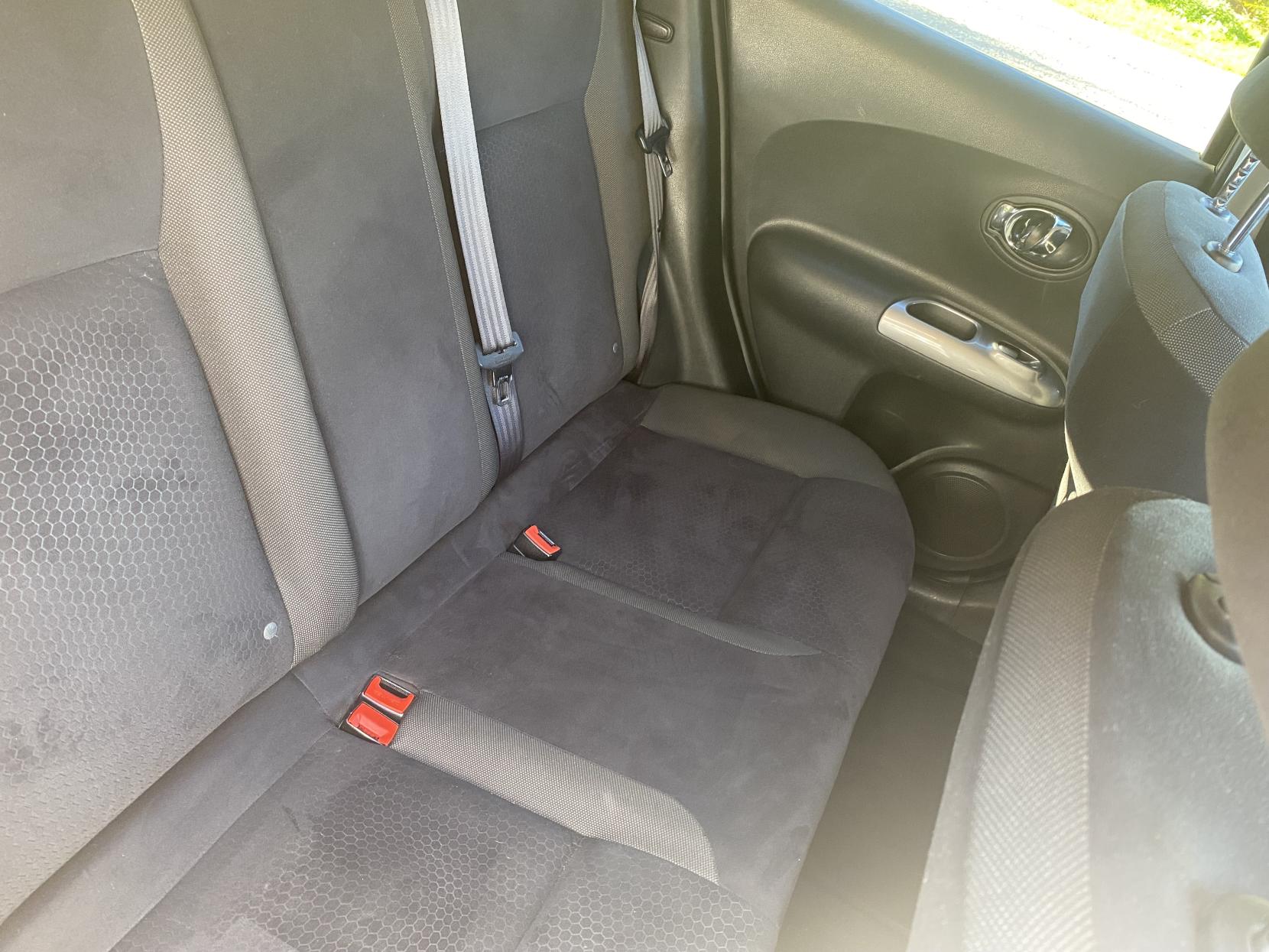 Nissan Juke 1.6 Acenta Premium SUV 5dr Petrol Manual Euro 5 (117 ps)