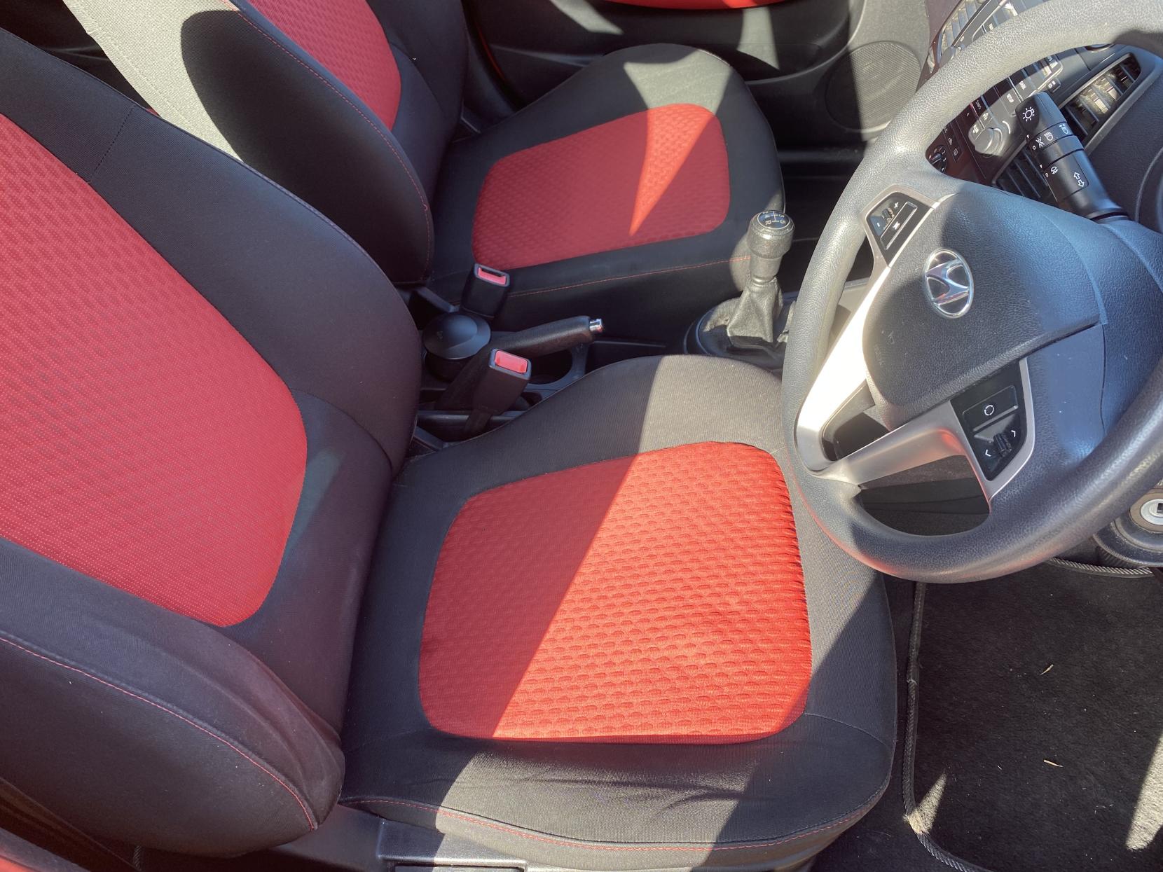 Hyundai i20 1.2 Comfort Hatchback 5dr Petrol Manual Euro 4 (77 bhp)