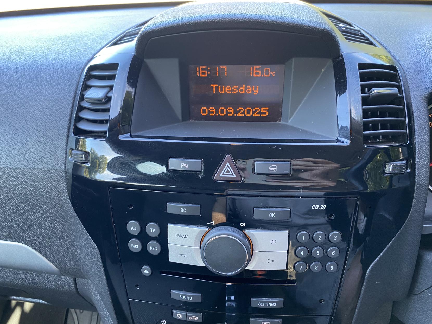 Vauxhall Zafira 1.6 16V Exclusiv MPV 5dr Petrol Manual Euro 5 (115 ps)