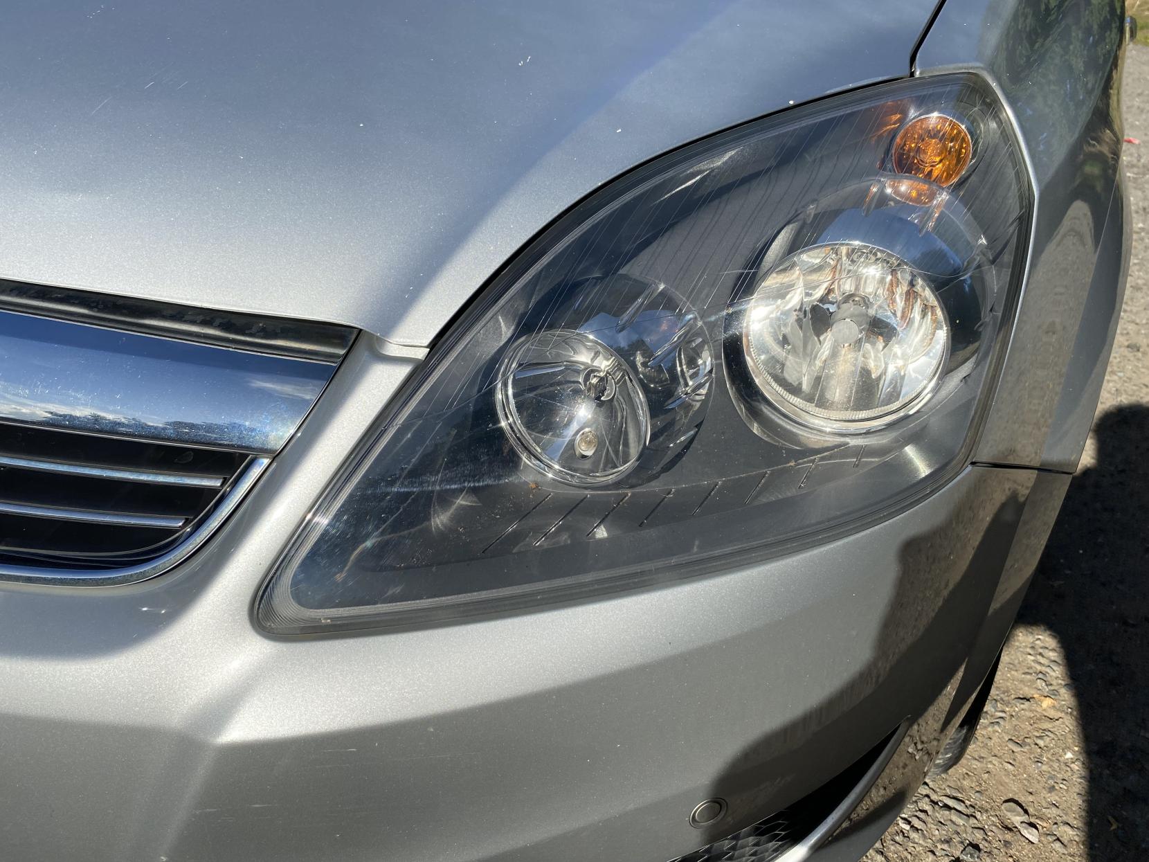 Vauxhall Zafira 1.6 16V Exclusiv MPV 5dr Petrol Manual Euro 5 (115 ps)