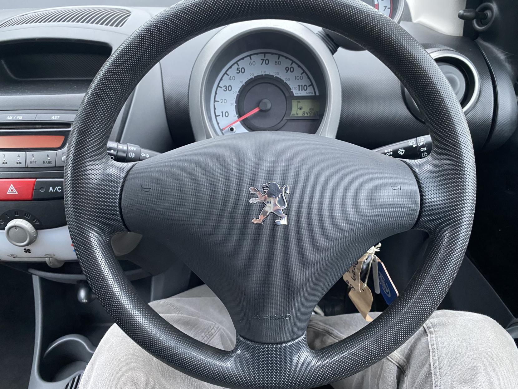 Peugeot 107 1.0 12V Verve Hatchback 5dr Petrol Manual Euro 4 (68 ps)