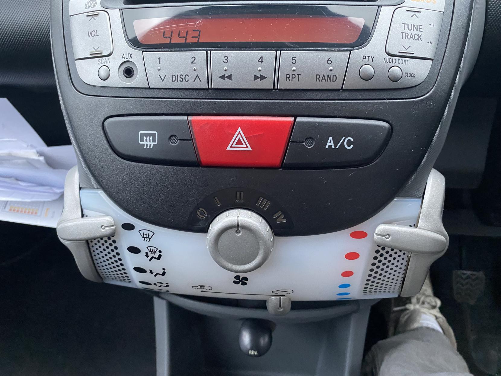 Peugeot 107 1.0 12V Verve Hatchback 5dr Petrol Manual Euro 4 (68 ps)