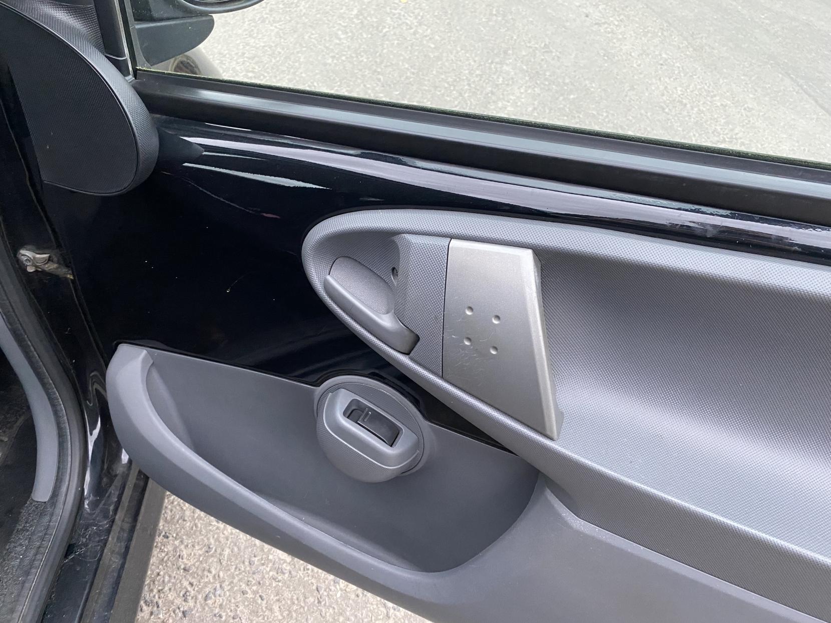 Peugeot 107 1.0 12V Verve Hatchback 5dr Petrol Manual Euro 4 (68 ps)