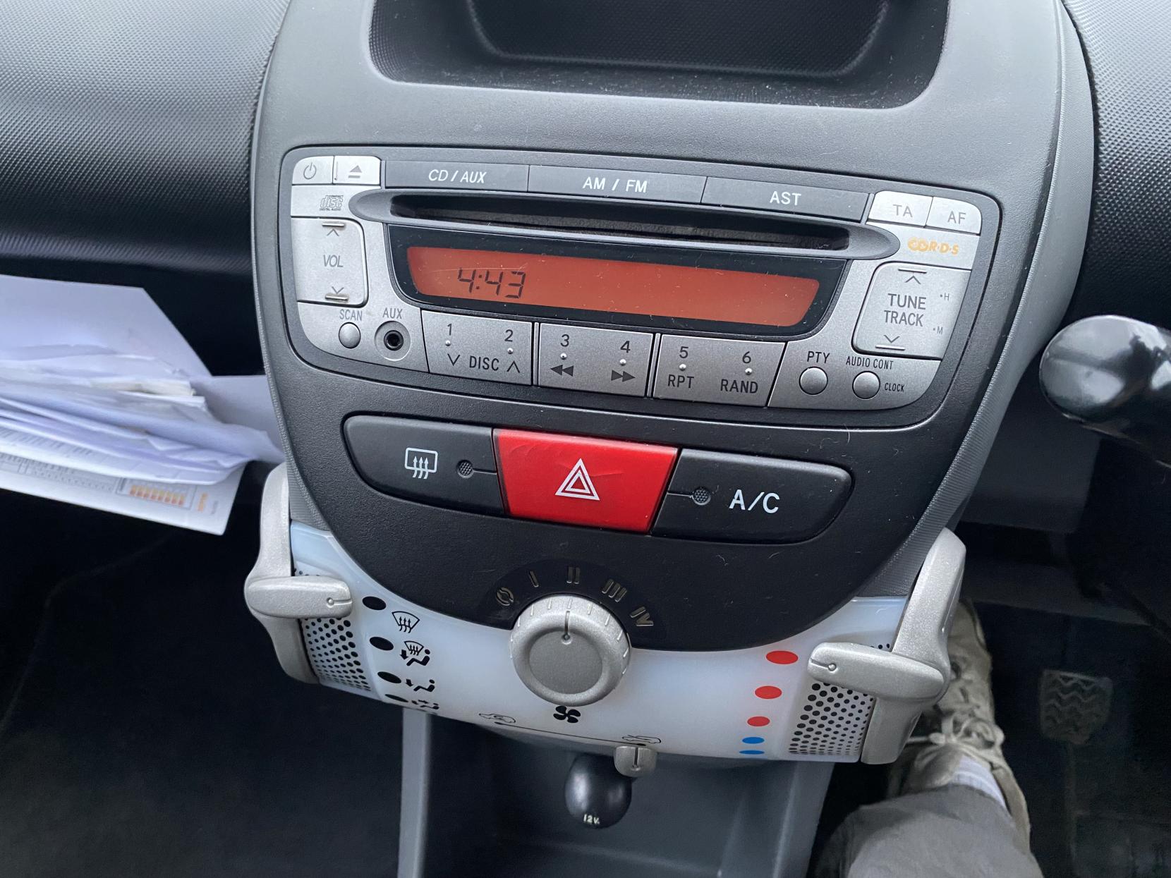 Peugeot 107 1.0 12V Verve Hatchback 5dr Petrol Manual Euro 4 (68 ps)