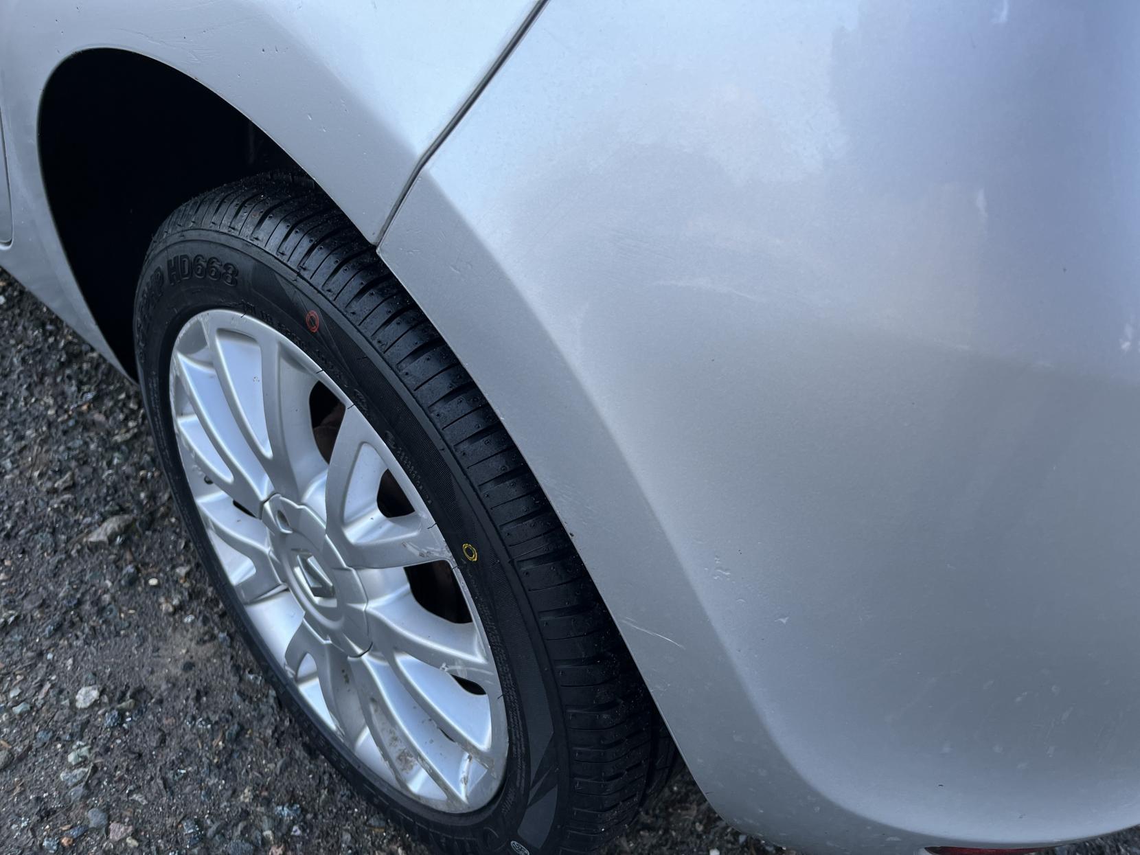 Renault Clio 1.2 Dynamique Hatchback 5dr Petrol Manual Euro 4 (75 ps)