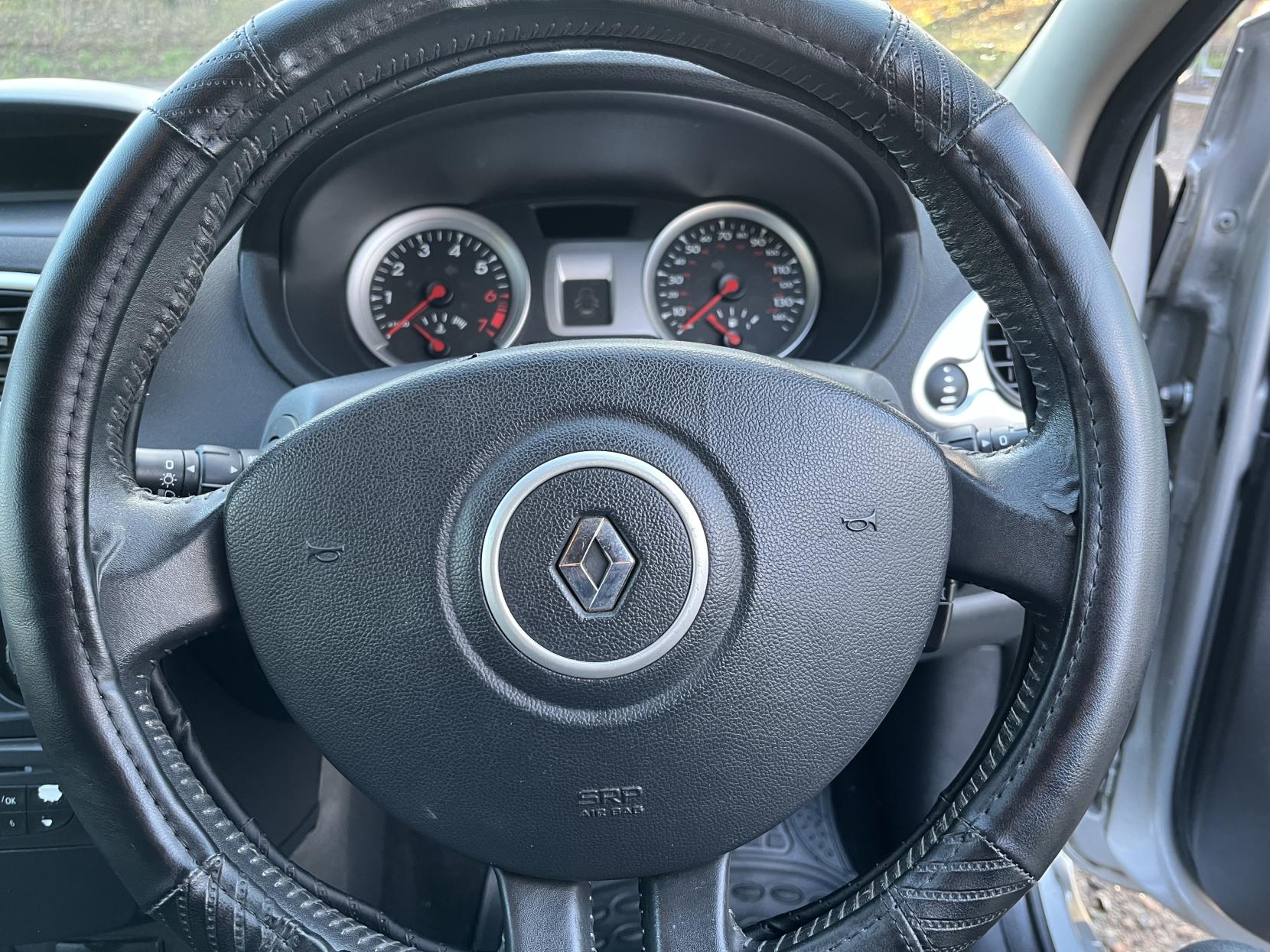 Renault Clio 1.2 Dynamique Hatchback 5dr Petrol Manual Euro 4 (75 ps)