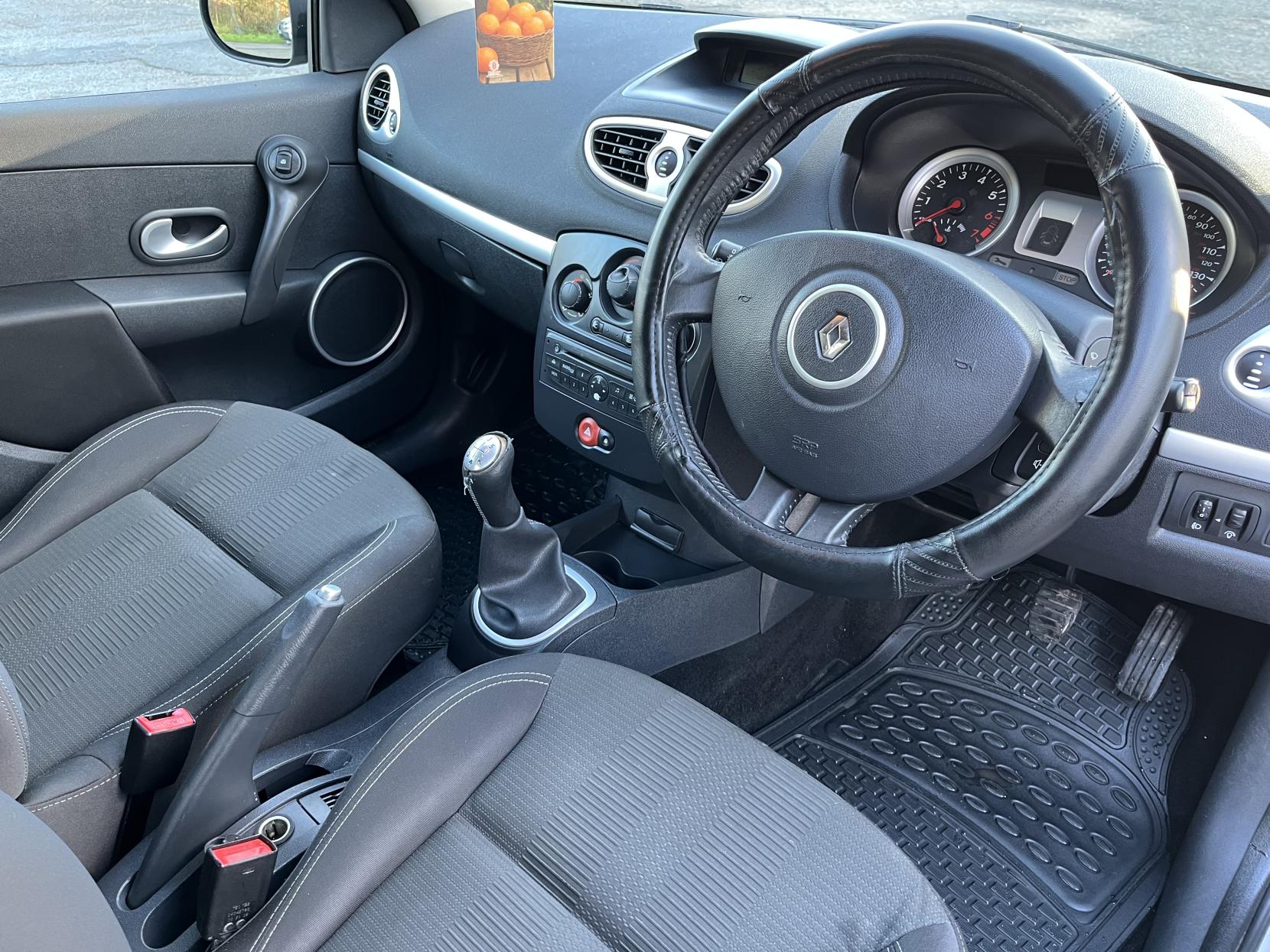 Renault Clio 1.2 Dynamique Hatchback 5dr Petrol Manual Euro 4 (75 ps)