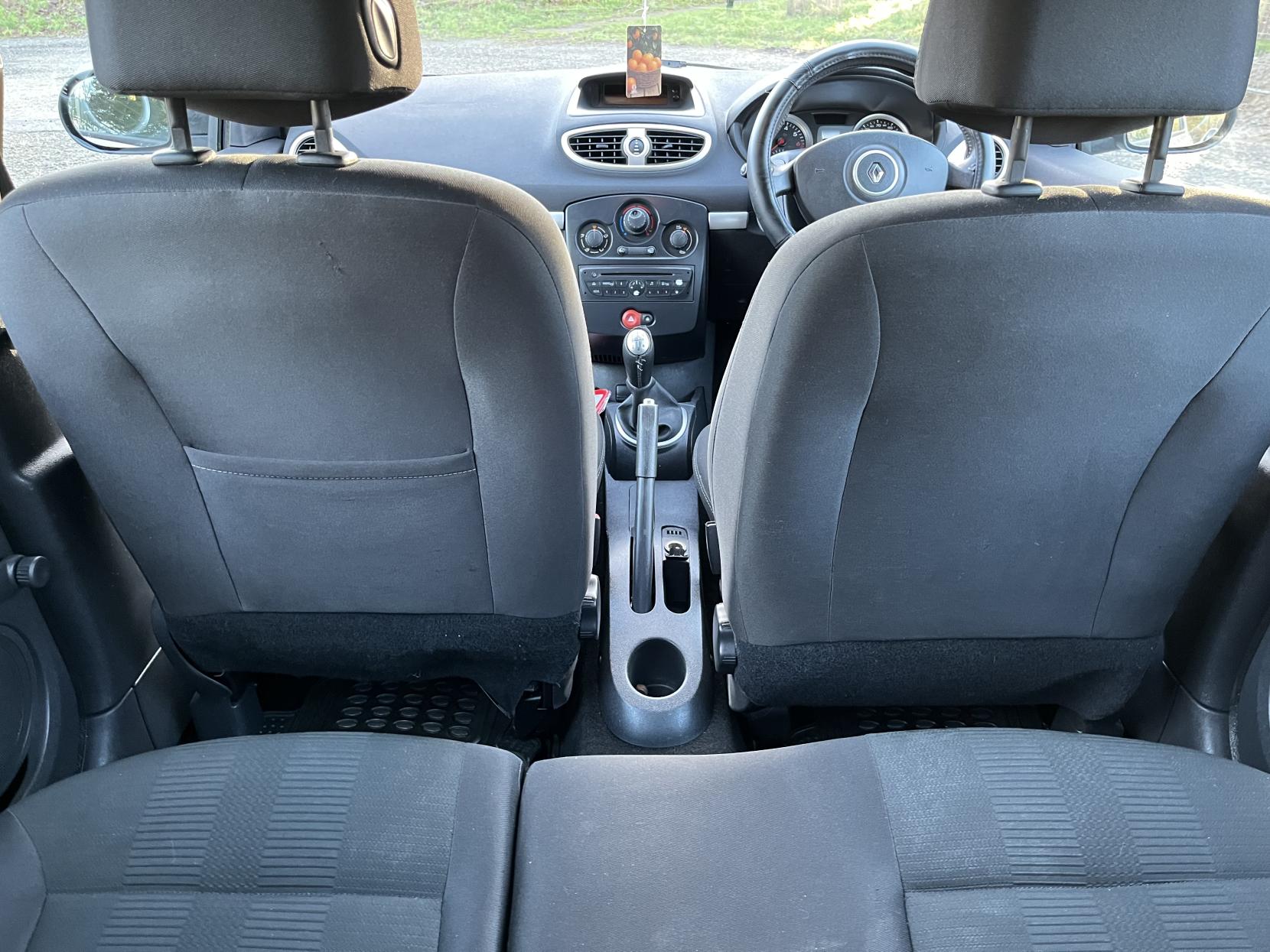 Renault Clio 1.2 Dynamique Hatchback 5dr Petrol Manual Euro 4 (75 ps)