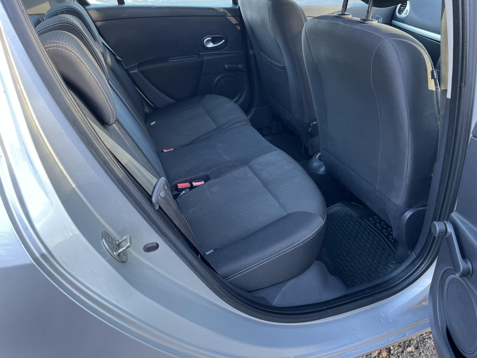 Renault Clio 1.2 Dynamique Hatchback 5dr Petrol Manual Euro 4 (75 ps)