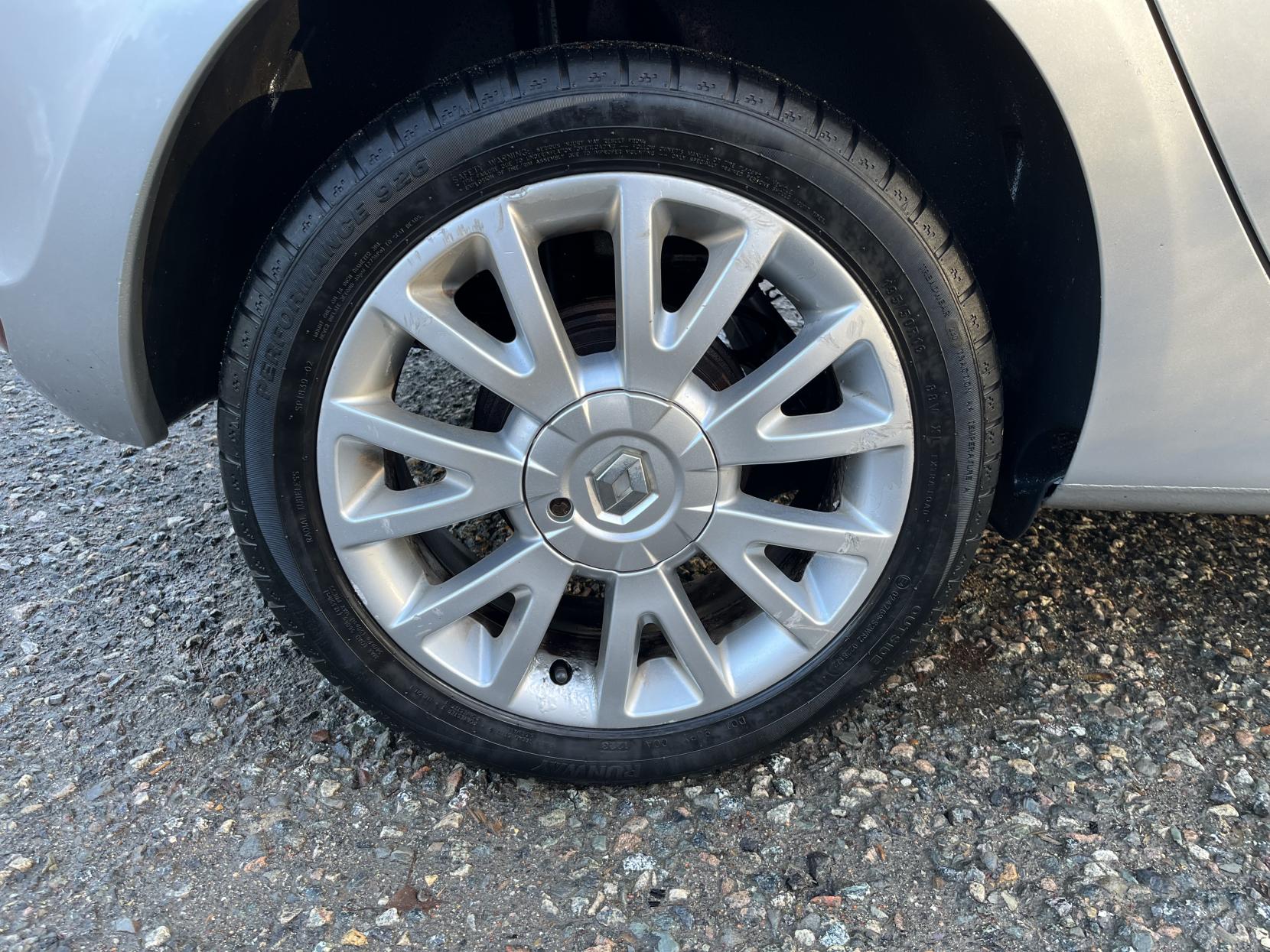 Renault Clio 1.2 Dynamique Hatchback 5dr Petrol Manual Euro 4 (75 ps)