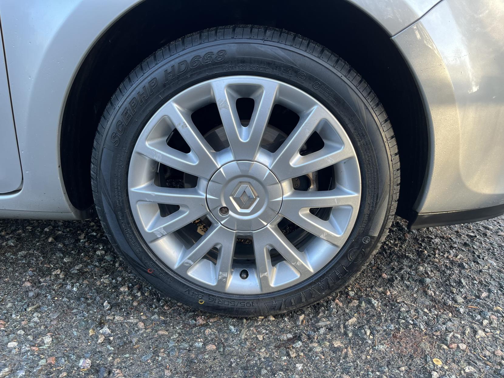 Renault Clio 1.2 Dynamique Hatchback 5dr Petrol Manual Euro 4 (75 ps)