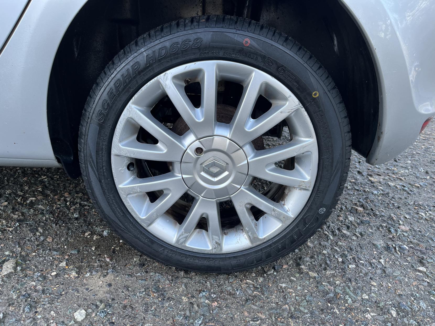 Renault Clio 1.2 Dynamique Hatchback 5dr Petrol Manual Euro 4 (75 ps)