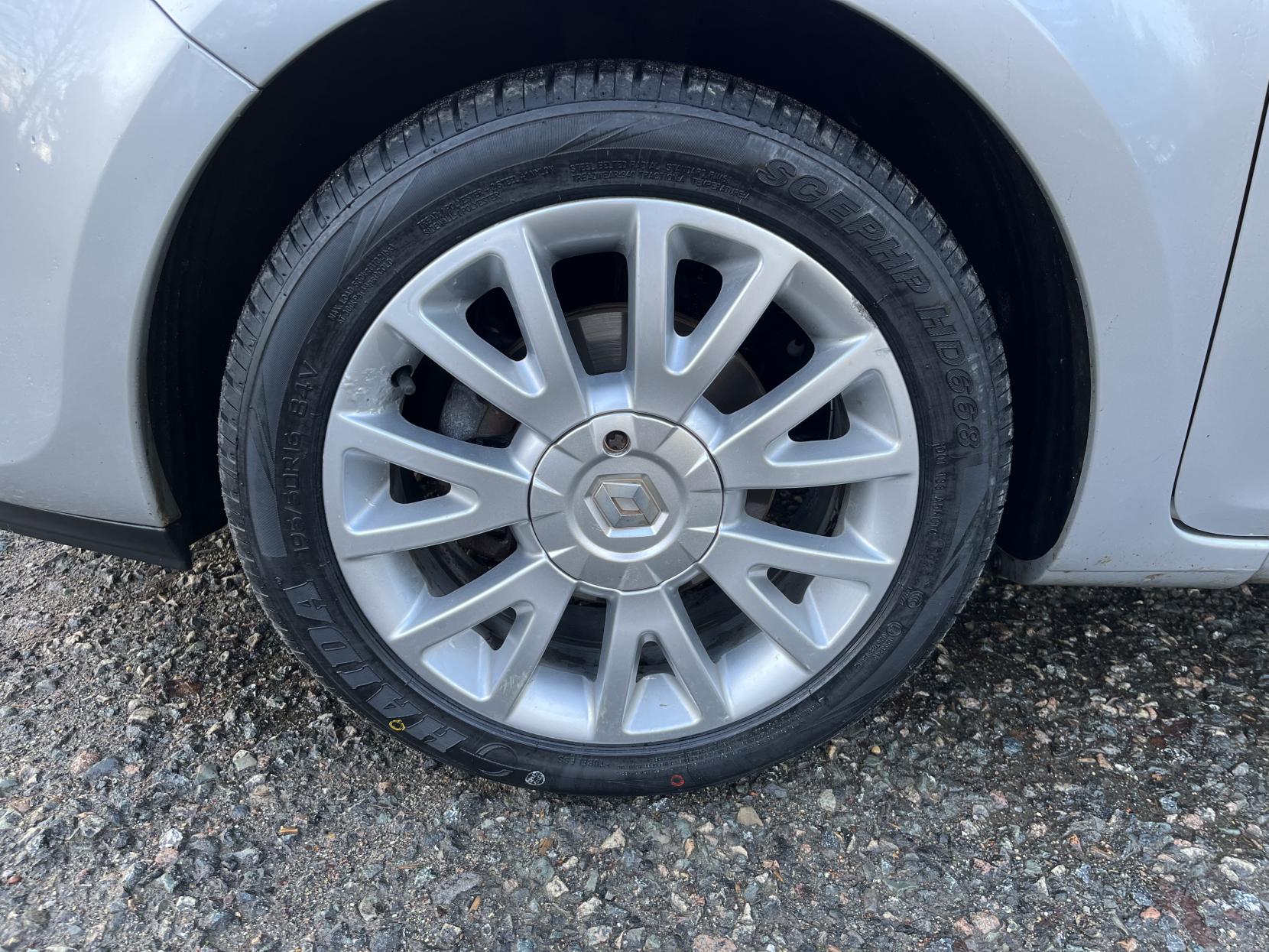 Renault Clio 1.2 Dynamique Hatchback 5dr Petrol Manual Euro 4 (75 ps)