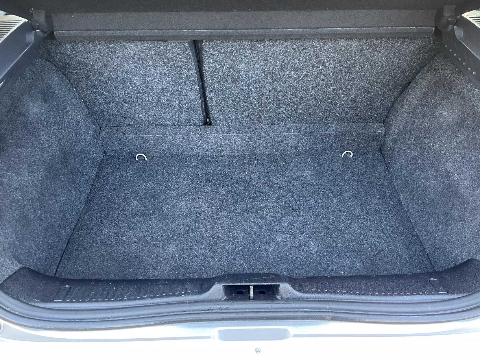 Renault Clio 1.2 Dynamique Hatchback 5dr Petrol Manual Euro 4 (75 ps)