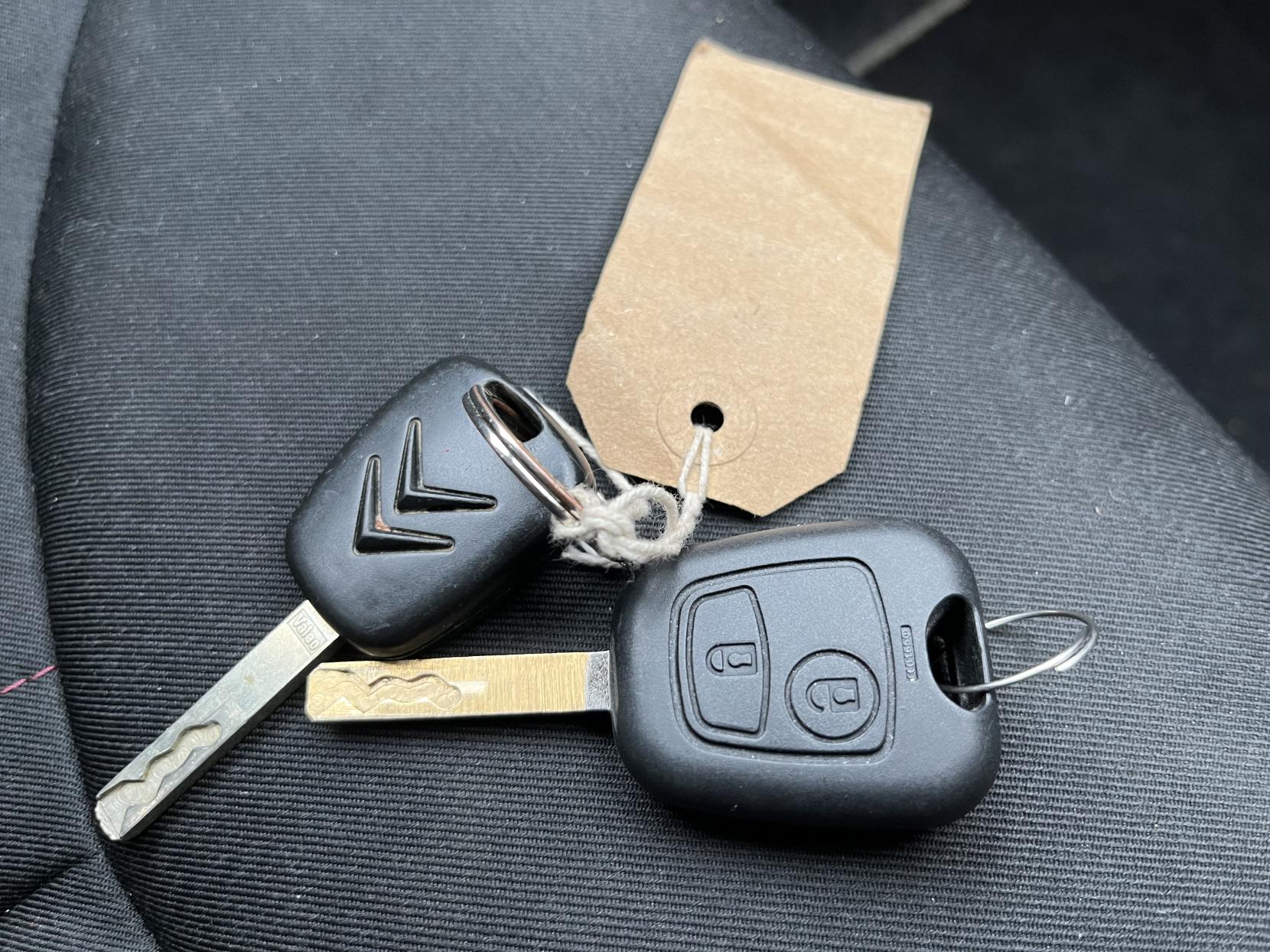 Citroen C1 1.0i VTR Hatchback 5dr Petrol Manual Euro 4 (68 ps)