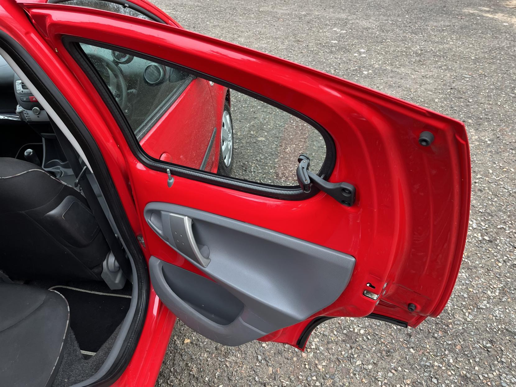 Citroen C1 1.0i VTR Hatchback 5dr Petrol Manual Euro 4 (68 ps)