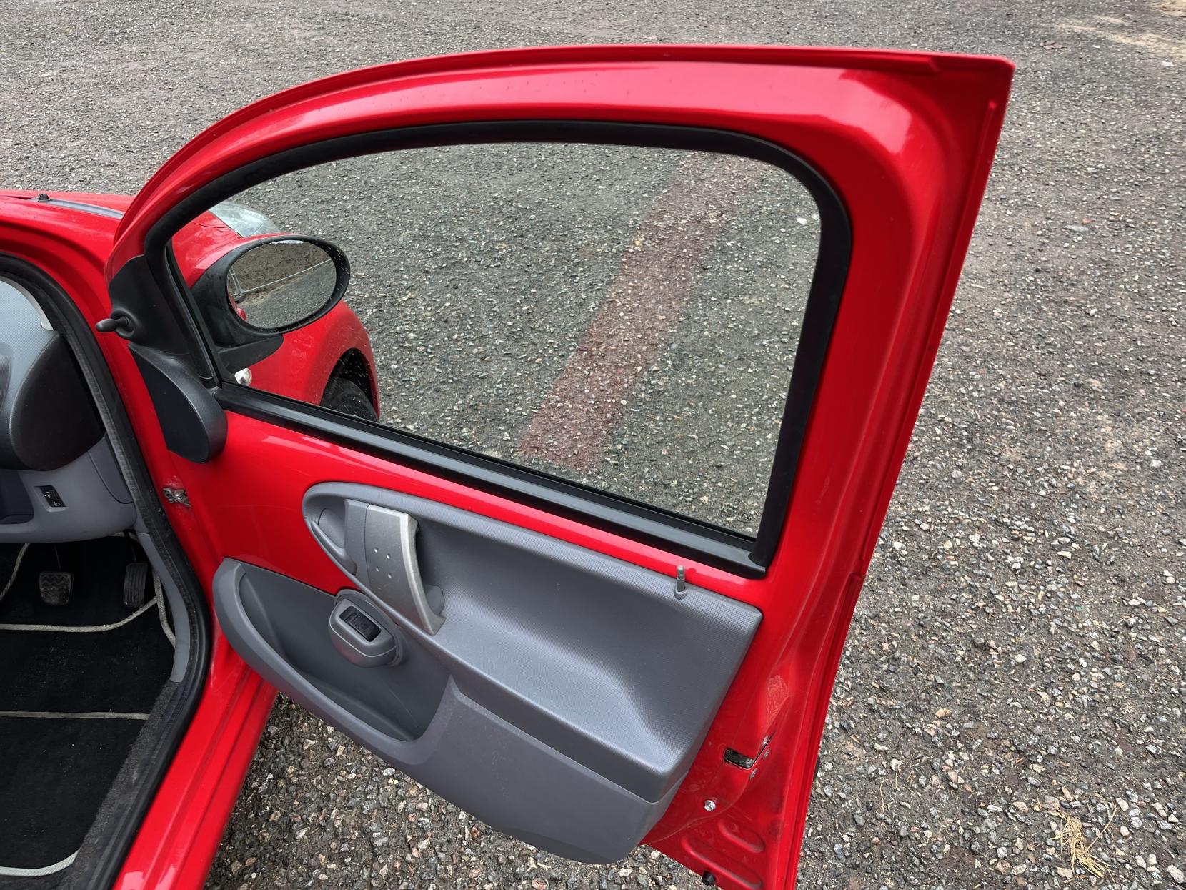 Citroen C1 1.0i VTR Hatchback 5dr Petrol Manual Euro 4 (68 ps)