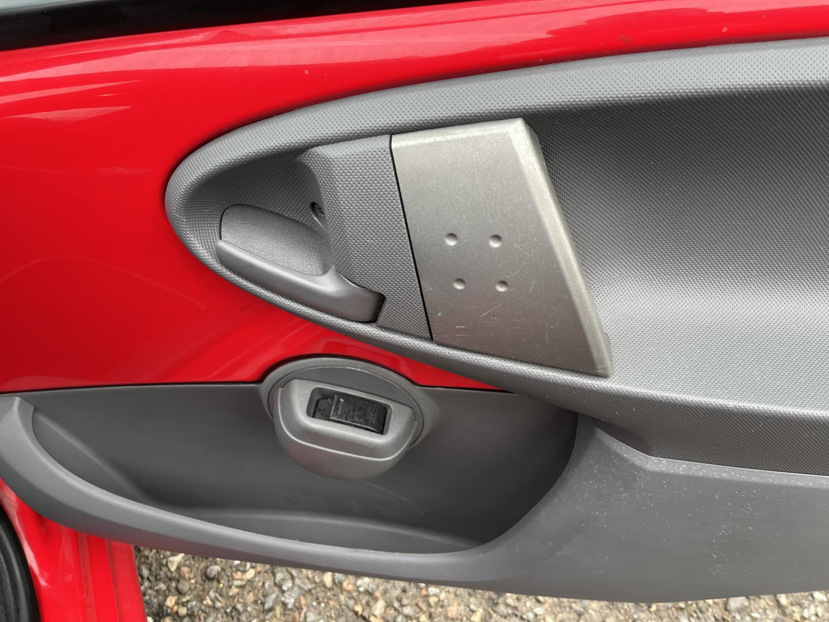 Citroen C1 1.0i VTR Hatchback 5dr Petrol Manual Euro 4 (68 ps)