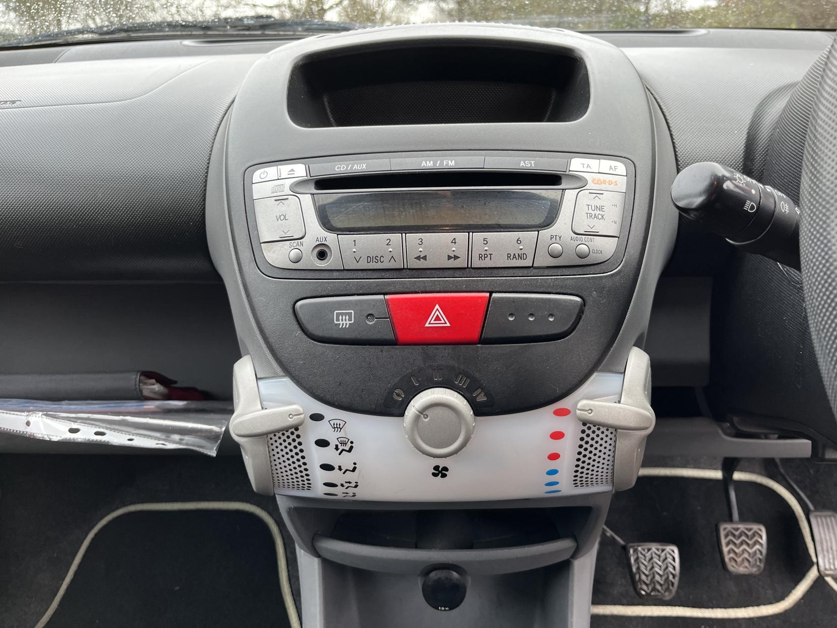 Citroen C1 1.0i VTR Hatchback 5dr Petrol Manual Euro 4 (68 ps)