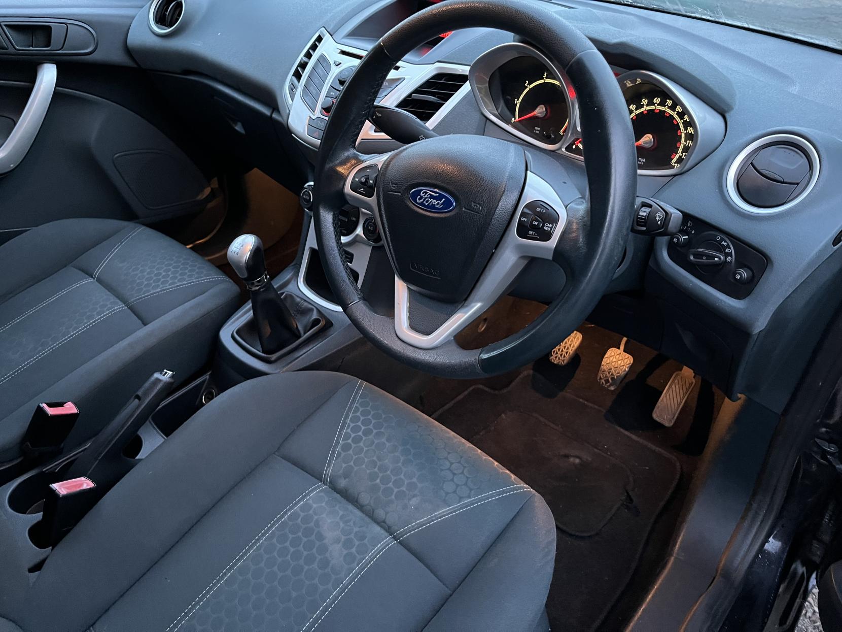 Ford Fiesta 1.25 Zetec Hatchback 3dr Petrol Manual (133 g/km, 81 bhp)