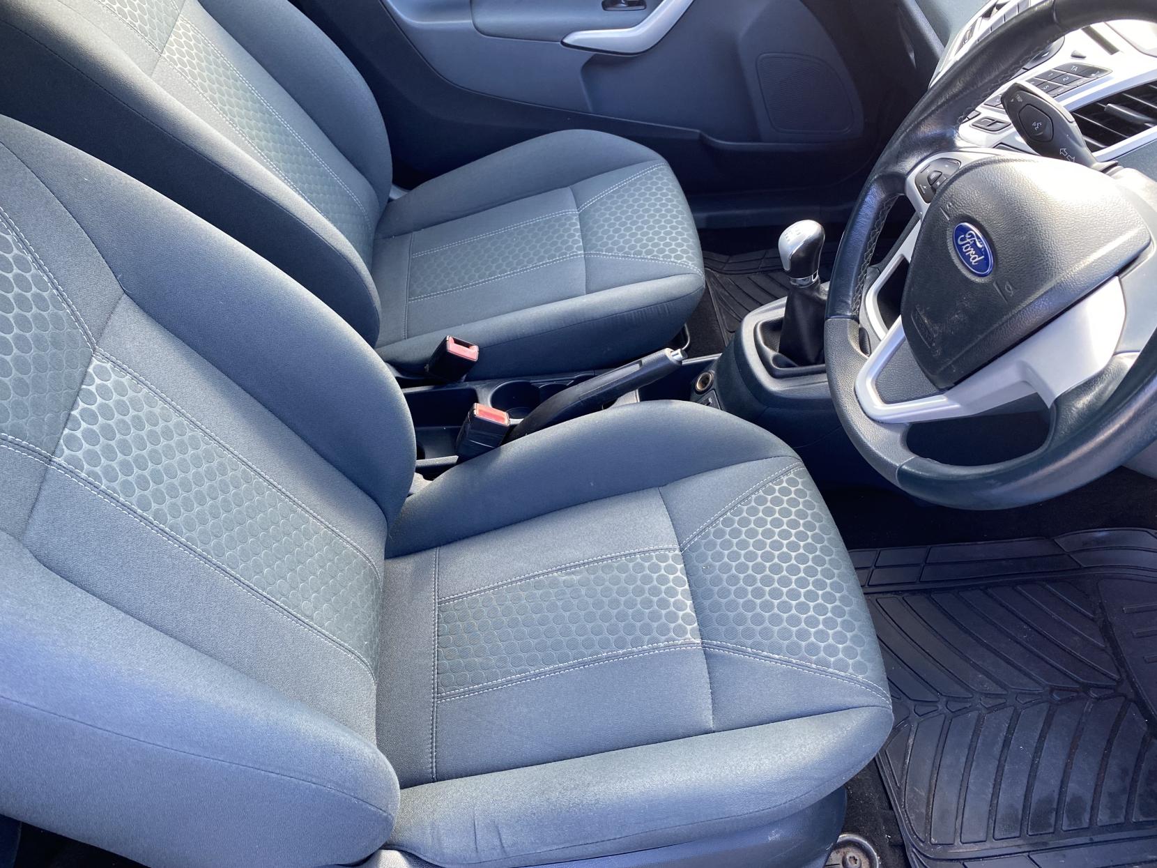 Ford Fiesta 1.25 Zetec Hatchback 3dr Petrol Manual (133 g/km, 81 bhp)