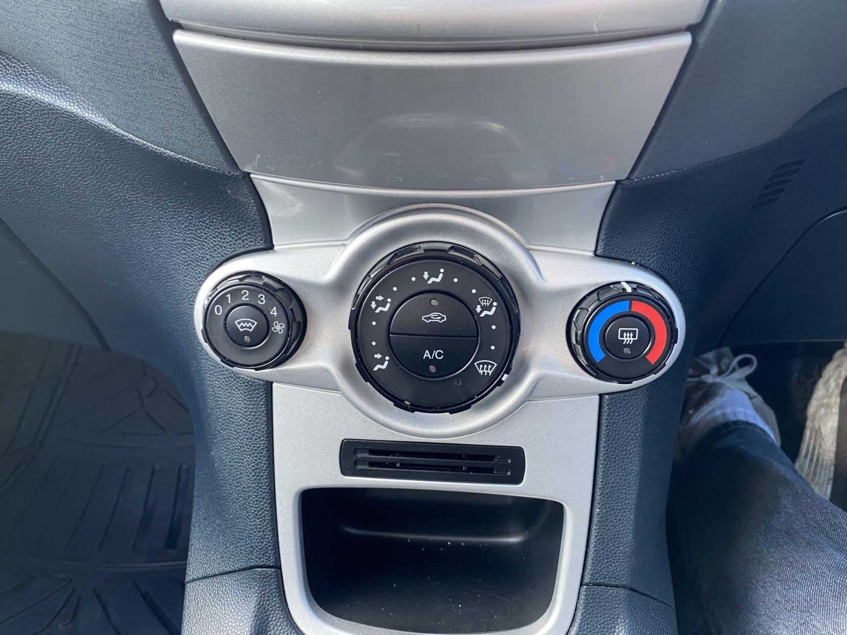 Ford Fiesta 1.25 Zetec Hatchback 3dr Petrol Manual (133 g/km, 81 bhp)