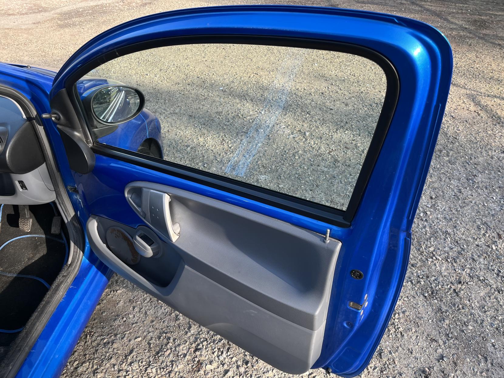 Toyota AYGO 1.0 VVT-i Blue Hatchback 3dr Petrol Manual Euro 4 (67 bhp)