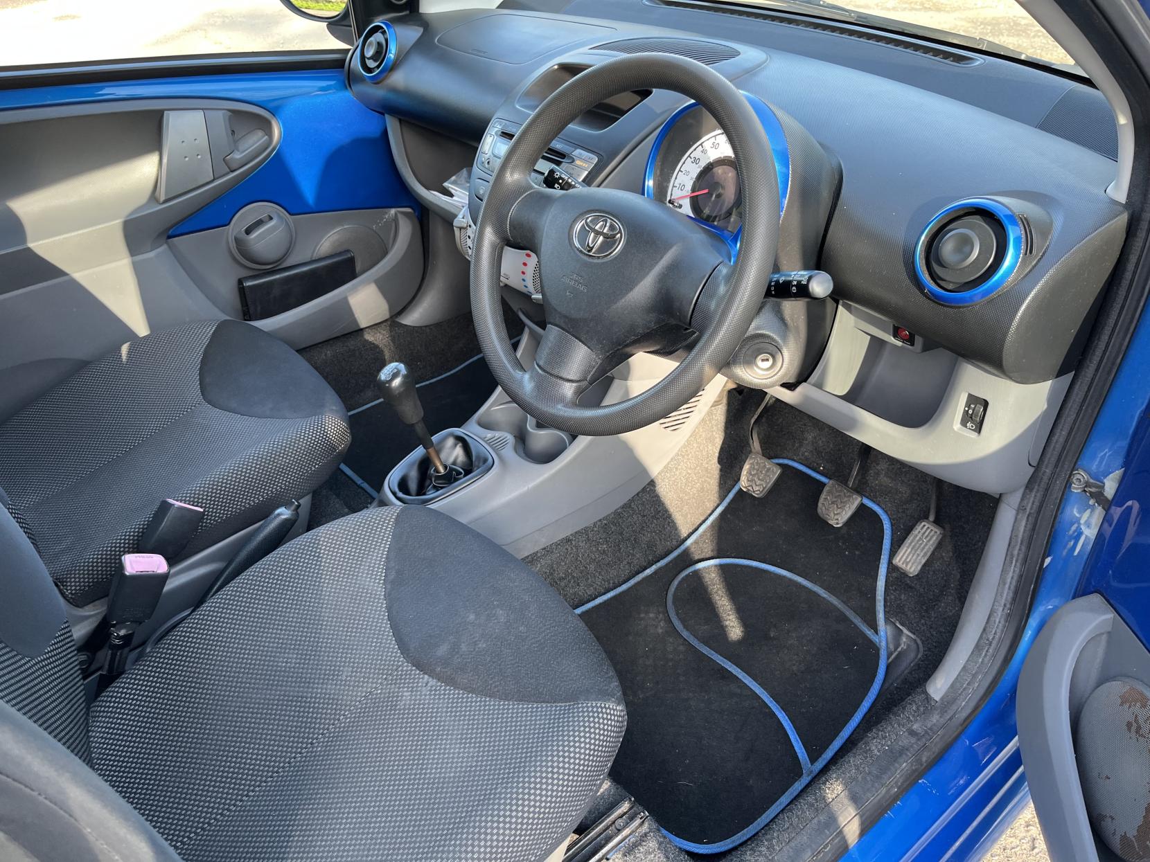 Toyota AYGO 1.0 VVT-i Blue Hatchback 3dr Petrol Manual Euro 4 (67 bhp)