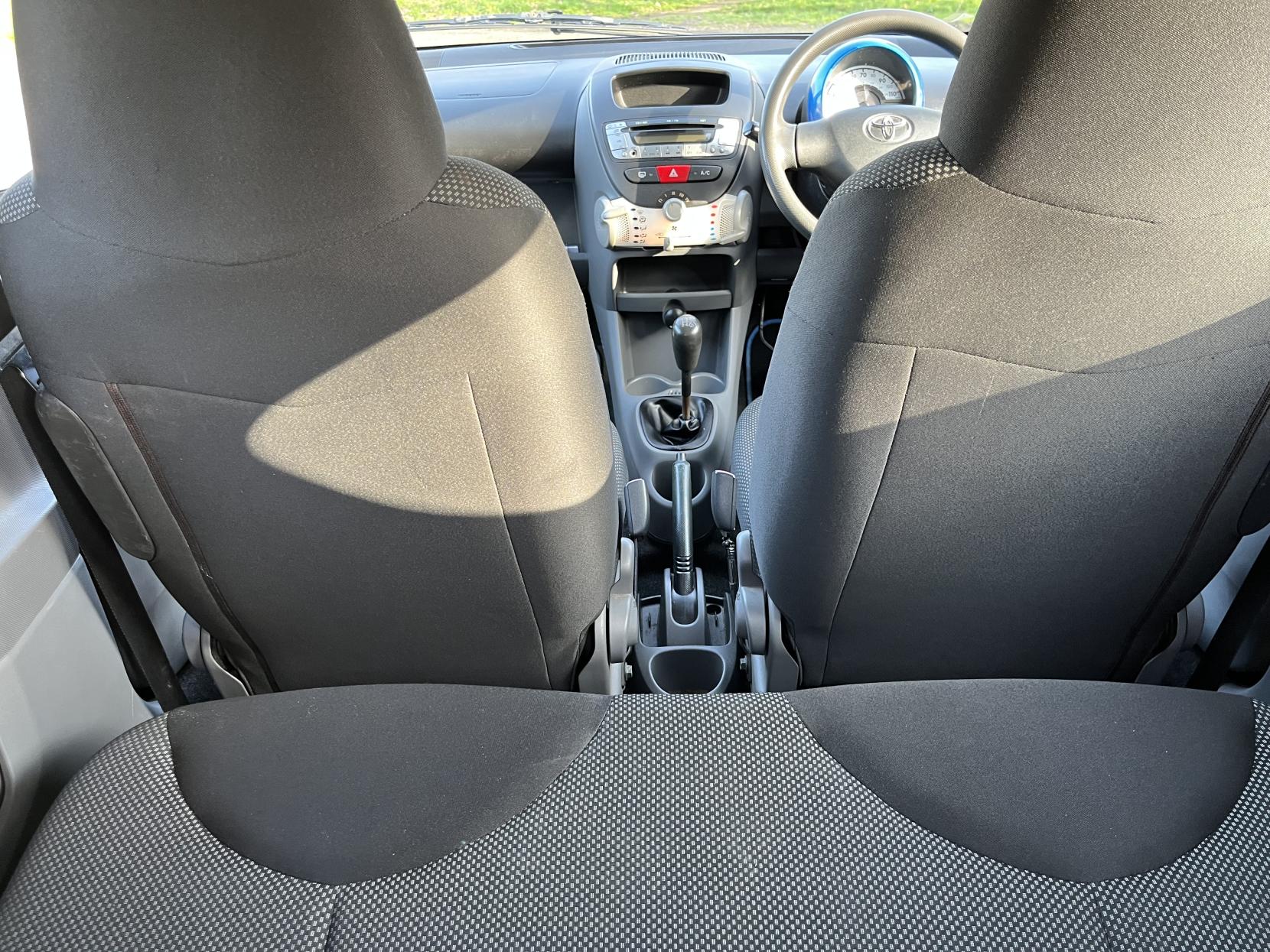 Toyota AYGO 1.0 VVT-i Blue Hatchback 3dr Petrol Manual Euro 4 (67 bhp)