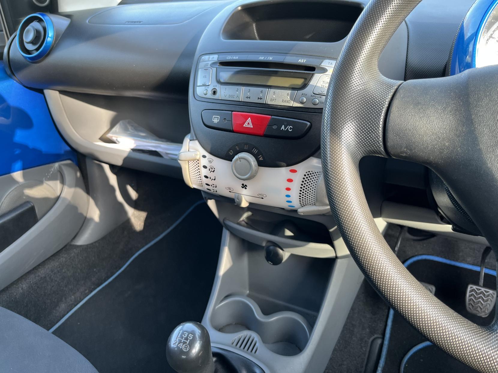 Toyota AYGO 1.0 VVT-i Blue Hatchback 3dr Petrol Manual Euro 4 (67 bhp)