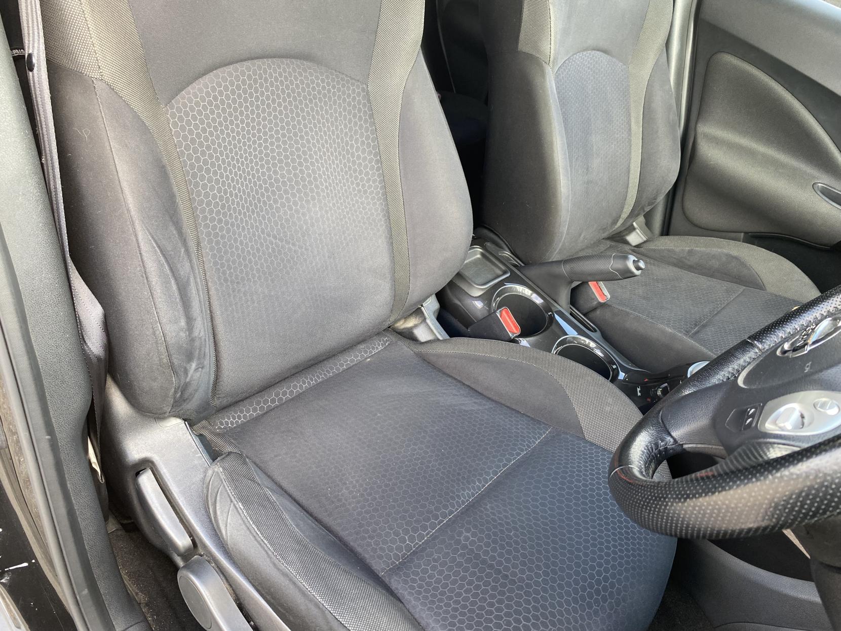 Nissan Juke 1.6 n-tec SUV 5dr Petrol Manual Euro 5 (17in Alloy) (117 ps)