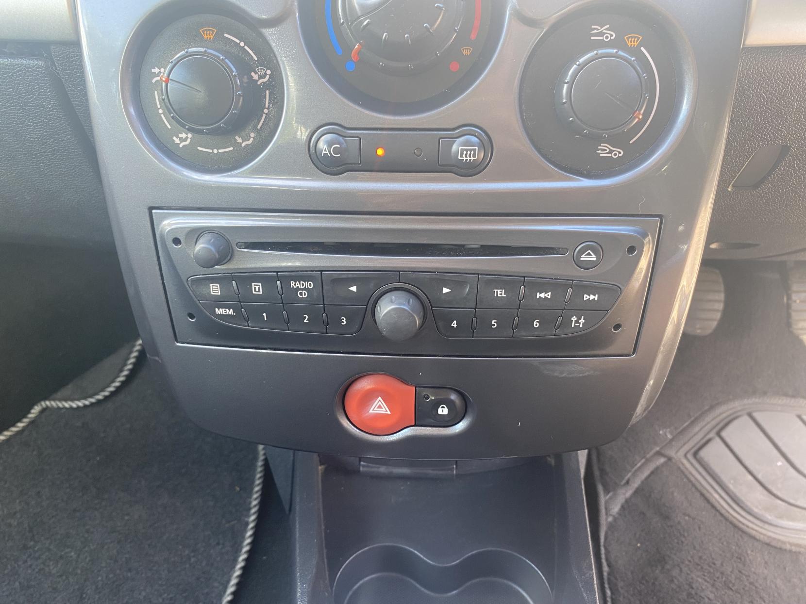 Renault Clio 1.2 I-Music Hatchback 5dr Petrol Manual Euro 5 (75 ps)