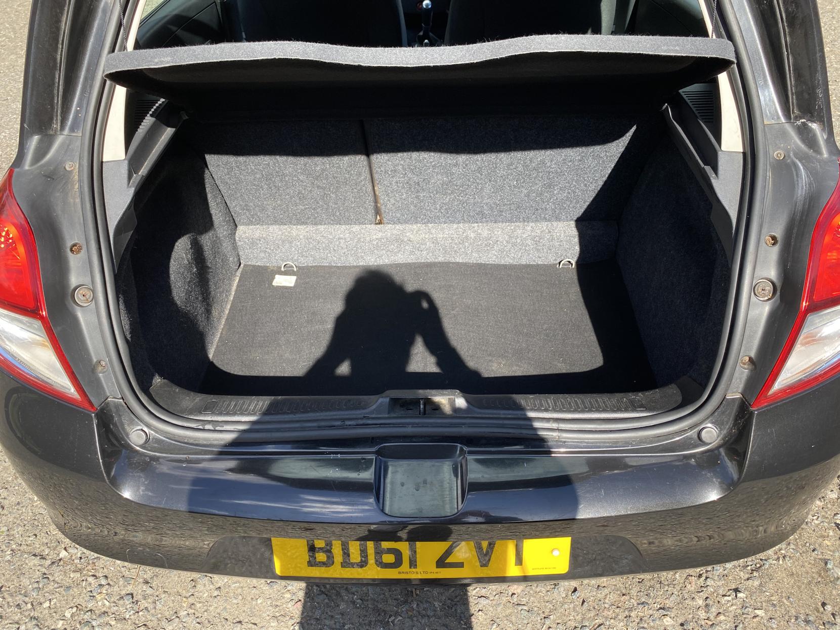 Renault Clio 1.2 I-Music Hatchback 5dr Petrol Manual Euro 5 (75 ps)