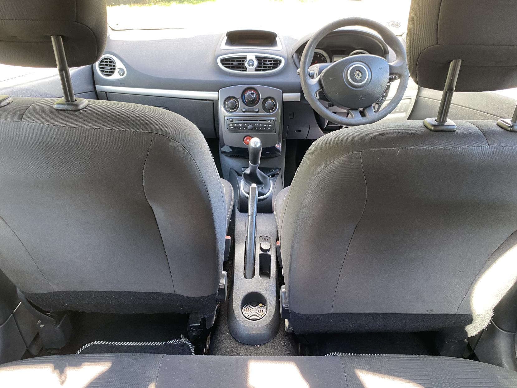 Renault Clio 1.2 I-Music Hatchback 5dr Petrol Manual Euro 5 (75 ps)