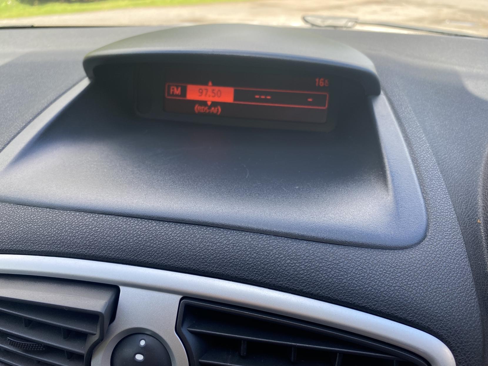 Renault Clio 1.2 I-Music Hatchback 5dr Petrol Manual Euro 5 (75 ps)